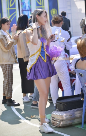 素颜银发美少女