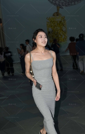 夜拍偶遇美腿俩姐妹