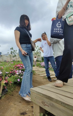 极品短发紧身牛仔美臀美人图➕视频