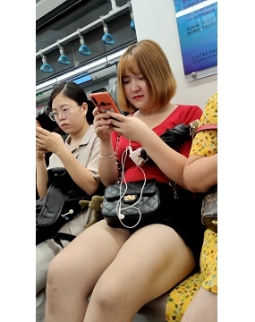 红衣小肥妞 [666 MB/mp4]