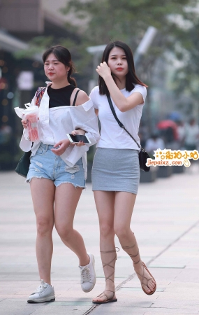 青春气质小短裤美少女