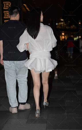 御姐型白裙美腿女友