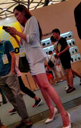 白色连衣包臀短裙高跟性感高挑OL美女