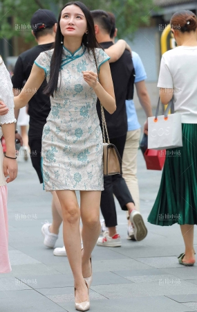 街拍旗袍美女少妇
