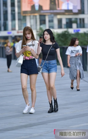 两个时尚长腿小姐姐3A1363[174M]