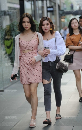 紧牛小姐姐
