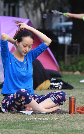 蓝色衣服清秀婉约美眉