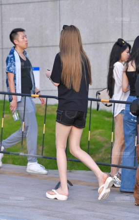 白拖鞋大长腿 24-07-13-52