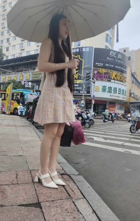 红绿灯极品白高跟女神