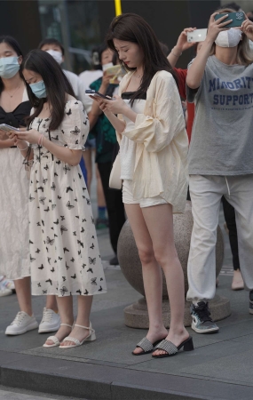 热辣美腿妞