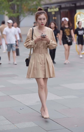 街拍米色群街拍美女