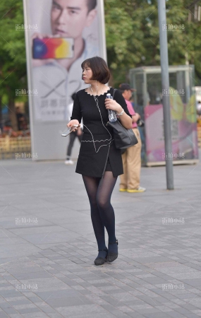街拍黑丝美女