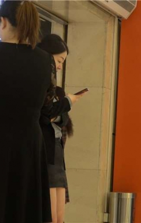 丝袜美腿化妆品销售美女