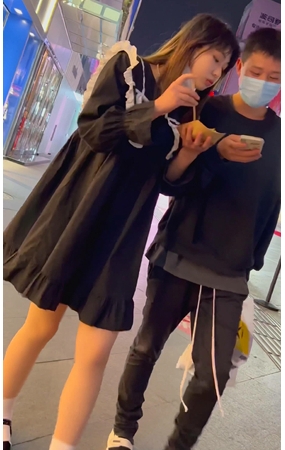 黑裙小美女