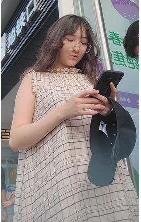 连衣裙妹子