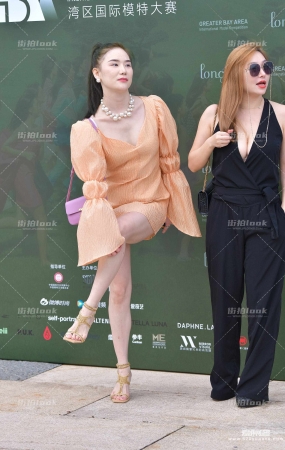 高贵金色高跟鞋美女 23-09-14-134