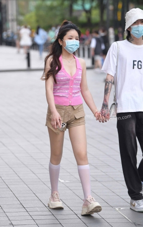 2264-28+62小腿袜低胸女友 15P