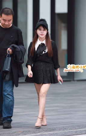 气质的黑色短裙小姐姐