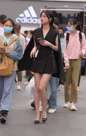 A20102-1+46/步行街中的美腿薄丝美女 7P