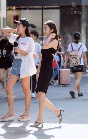 黑裙小姐姐