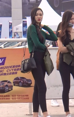 小清新黑色紧身裤漂亮小姐姐