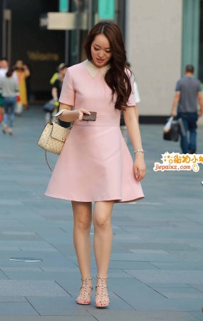 温柔可人连衣裙气质靓女