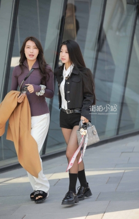 嘿丝热裤妹子