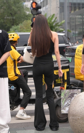 潇洒洒脱的活泼女人/231103-8-78 14P