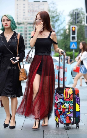 街拍高挑美女