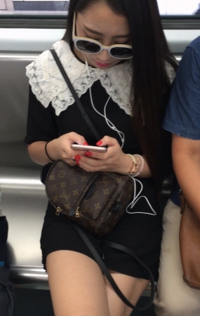 街拍美腿MM
