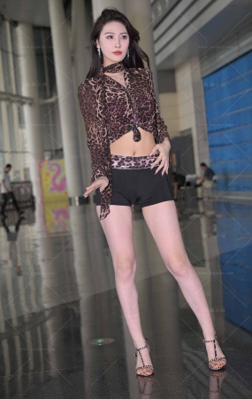 搭讪豹纹衣，长腿美女