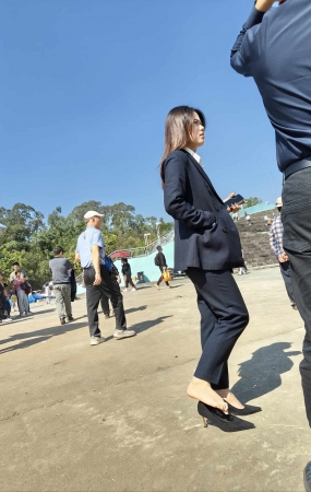 极品房地产销售经理高跟拖鞋诱惑