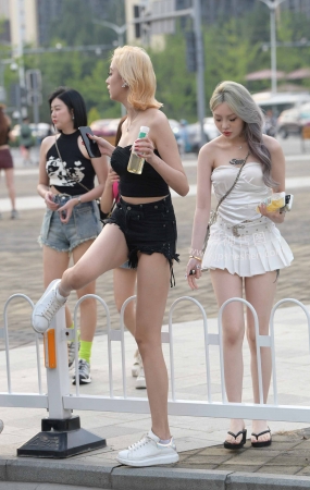 23623-25=89夏天来了，喜欢看美女的季节 17P