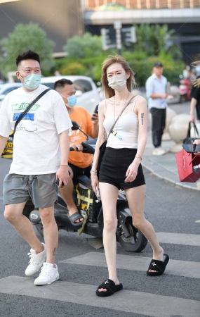 街拍偶遇清凉小姐姐