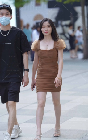 甜美短裙小姐姐