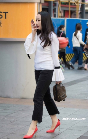 街拍红色高跟美女