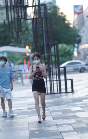 黑色包臀裙妹子
