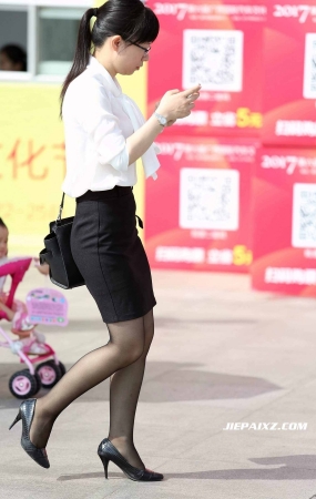 干练的黑丝OL职场美女