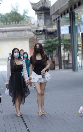 高跟美腿白裙