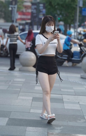 黑色热裤