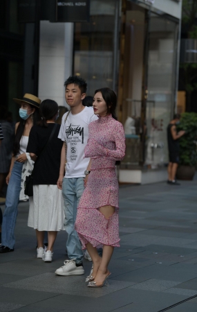粉色长裙美女