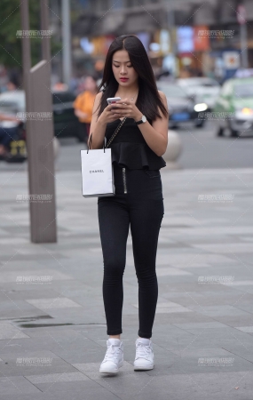 紧牛美女