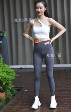 活泼可爱马尾辫小姐姐