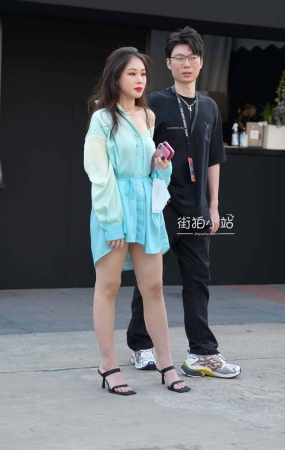 极品靓丽美腿美女！