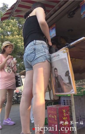 4k-身材火辣性感圆臀牛仔热裤的美女 [3.96 GB]
