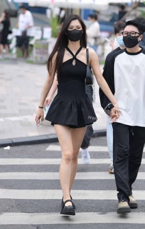 2269-17+66小吊带女友 12P