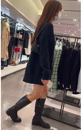 逛商场的小美女