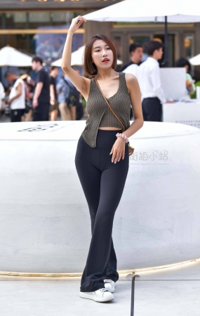 搭讪短发气质的黑色长裤美眉