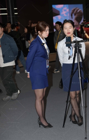 卖车的黑丝美女们