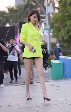 21412-6+66√迷人大长腿的御姐 13P